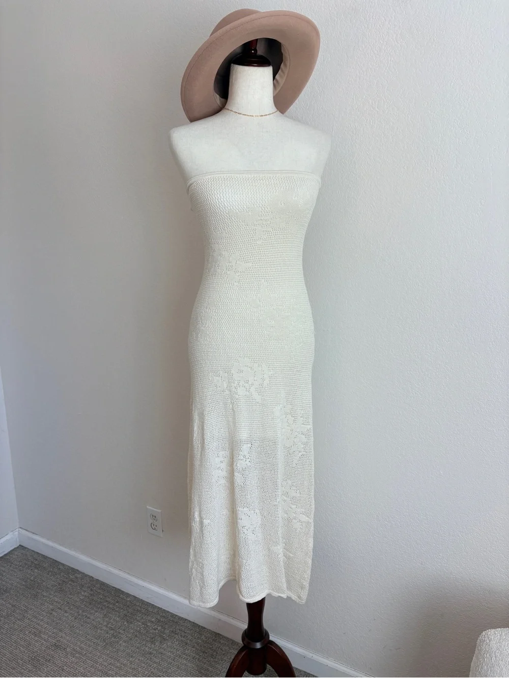 Abercrombie + Fitch Crochet Strapless Cream Lace Midi Dress - Picture 8 of 11